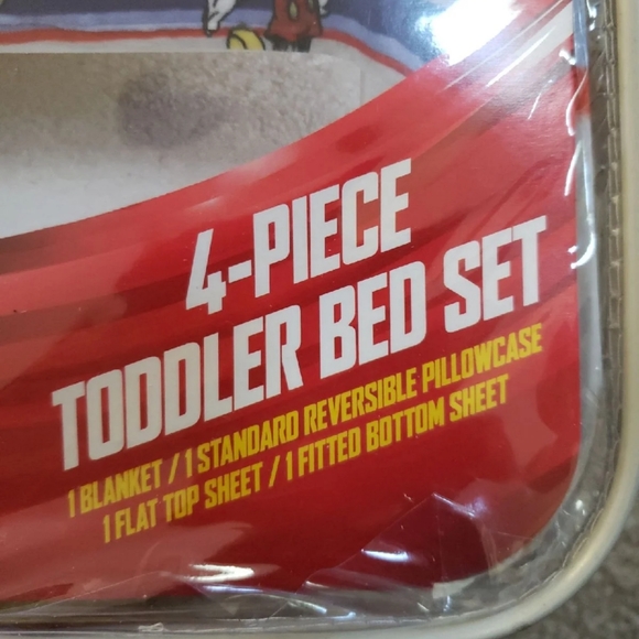 Disney junior Mickey 4 piece toddler bed set - Picture 4 of 5